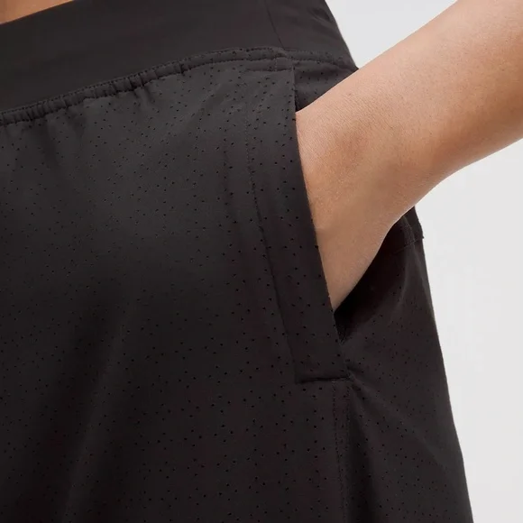 Lululemon Adapted State Perforated High-Rise Jogger - Size 6 - Picture 2 of 5